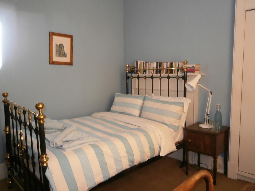 Winter Cherry Bed & Breakfast Эдинбург Номер фото