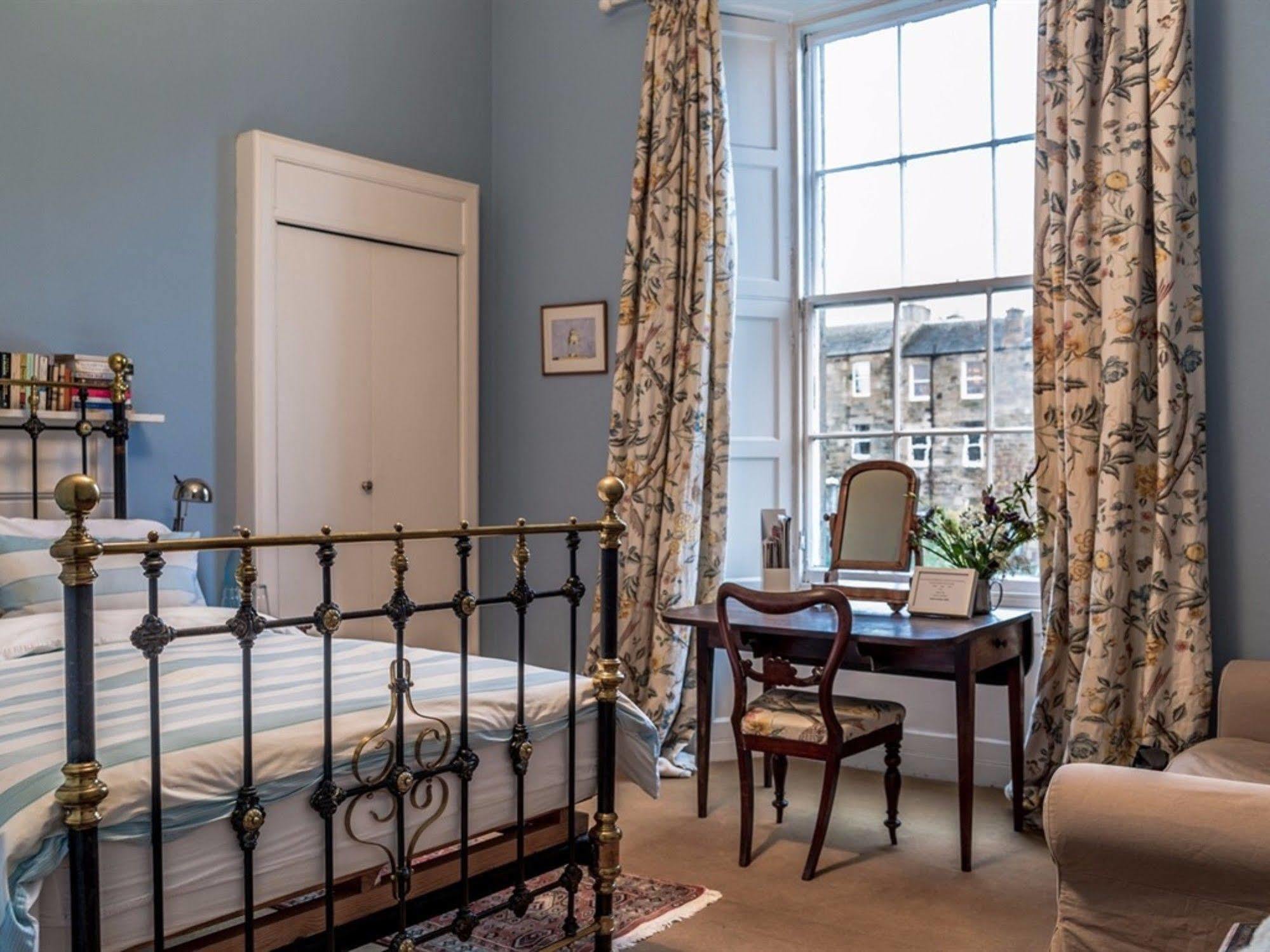 Winter Cherry Bed & Breakfast Эдинбург Экстерьер фото